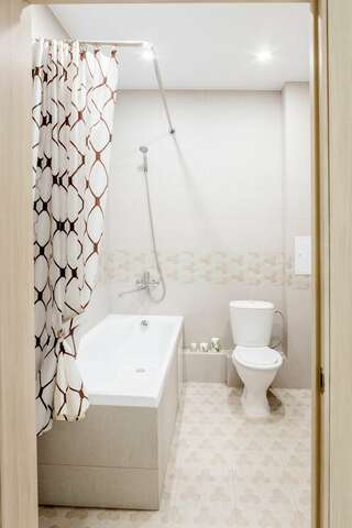 Гостиница Асгард Калининград Апартаменты Люкс с двумя балконами ( 3 комнаты)-7