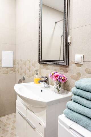 Гостиница Асгард Калининград Апартаменты Люкс с двумя балконами ( 3 комнаты)-8